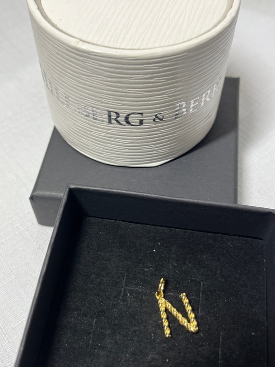 Hillberg & Berk Jewelry - Hillberg & Berk Gold Rope Initial Letter N Charm Pendant. New.